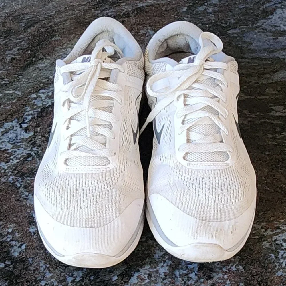 Nike 807333-100 In-Season 5 Training Sneakers Size 6